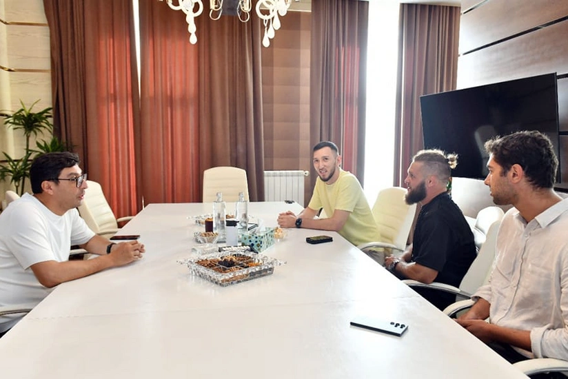 Gənclər və idman naziri Rafael Fiziyevi qəbul edib