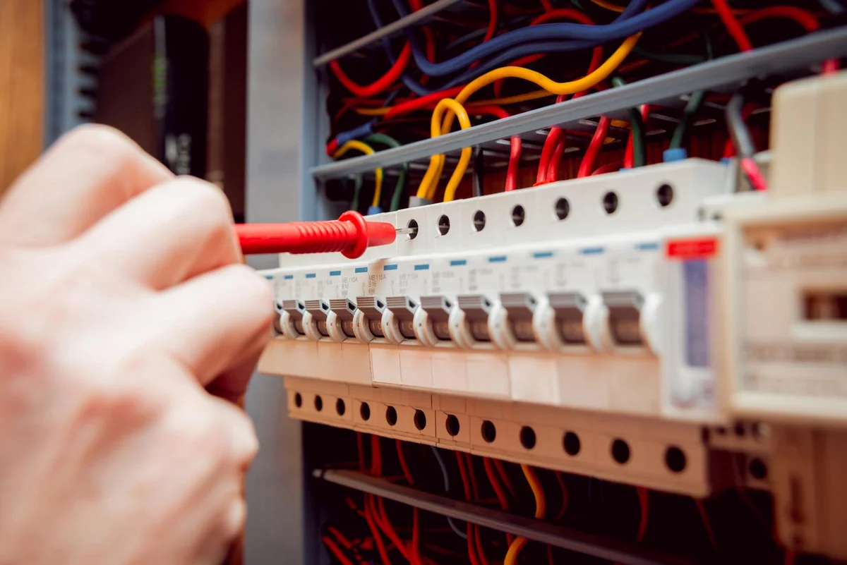 Bakıda şirkətin bağbanını elektrik cərəyanı vuraraq öldürdü