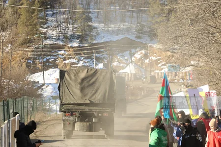 Total of 30 vehicles of peacekeepers move freely through Khankandi-Lachin road