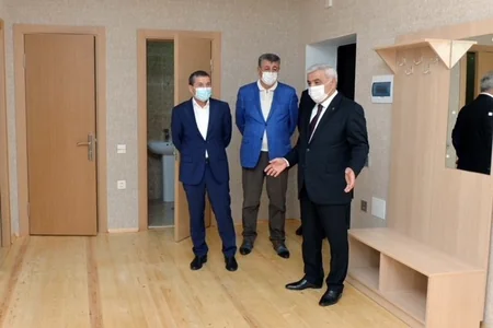 Qaraçuxur qəsəbəsində neftçilərə yeni mənzillərin orderləri təqdim edildi