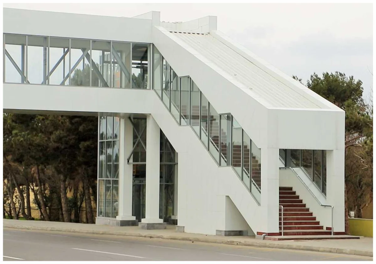 Bakıda daha bir yerüstü piyada keçidinin inşası yekunlaşıb