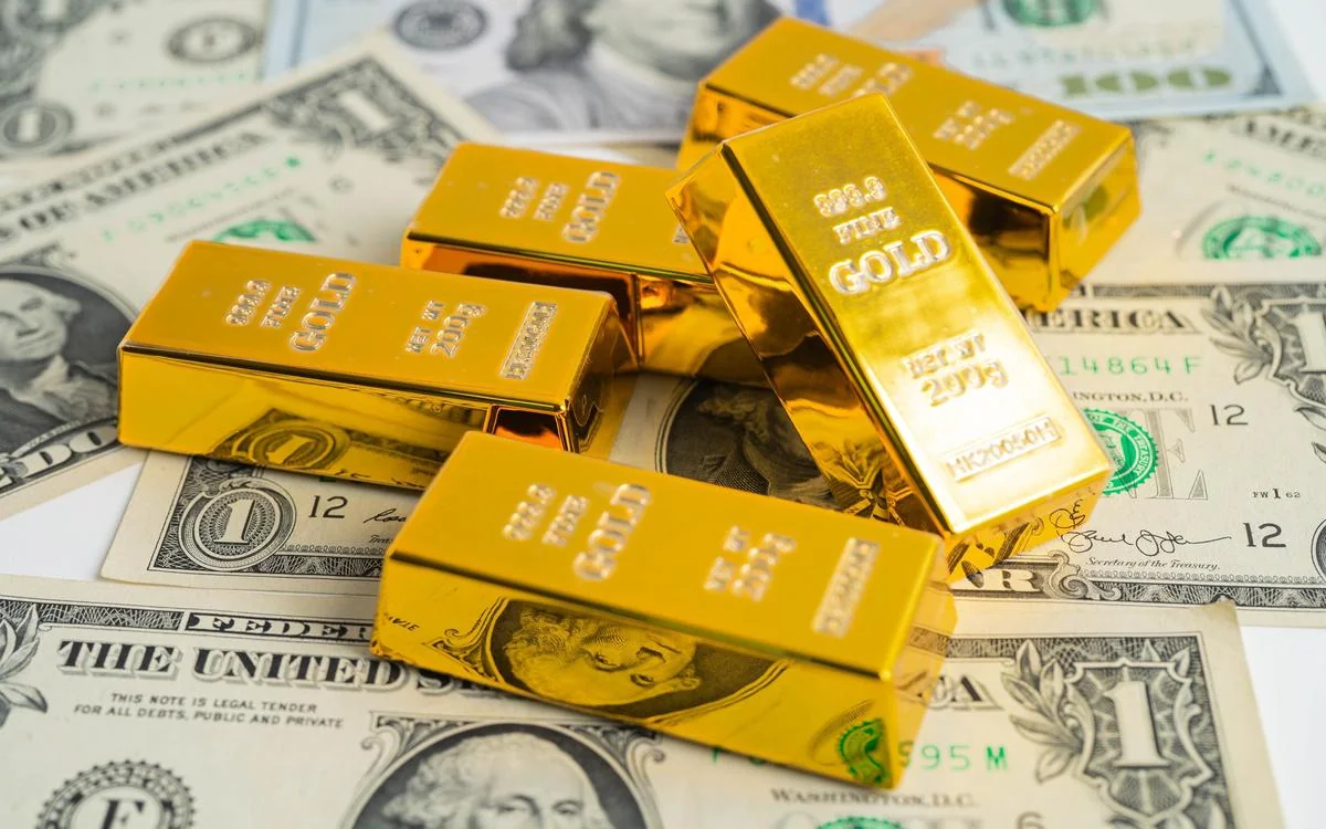 Стоимость фьючерса на золото упала ниже $3 250