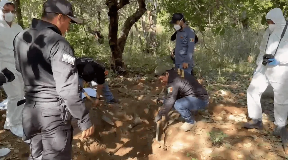 Meksikada içərisində onlarla meyit olan qəbirlər aşkarlanıb