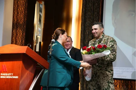 YAP-ın təsis edilməsinin 30 illiyi münasibətilə Xətai rayonunda konfrans keçirilib