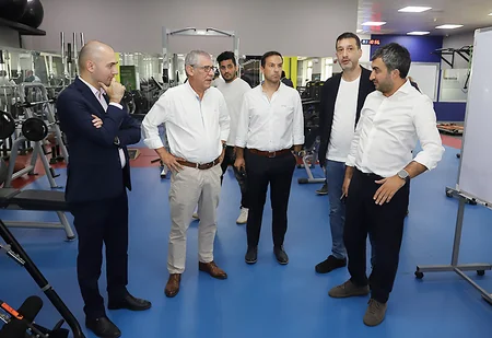 Azərbaycan milli komandasının baş məşqçisi daha bir neçə idman obyektləri ilə tanış olub