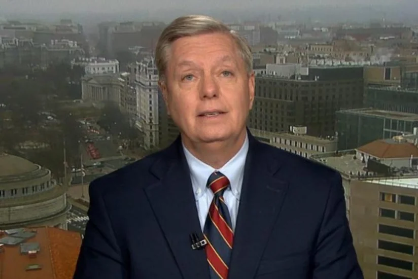 Amerikalı senator Trampı qoşunları Suriyadan tam çığarmamağa çağırıb