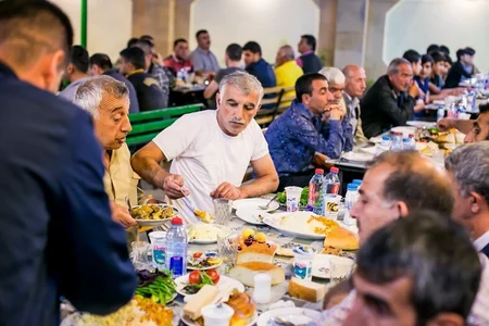 Nikoil Bank iftar süfrəsi təşkil edib