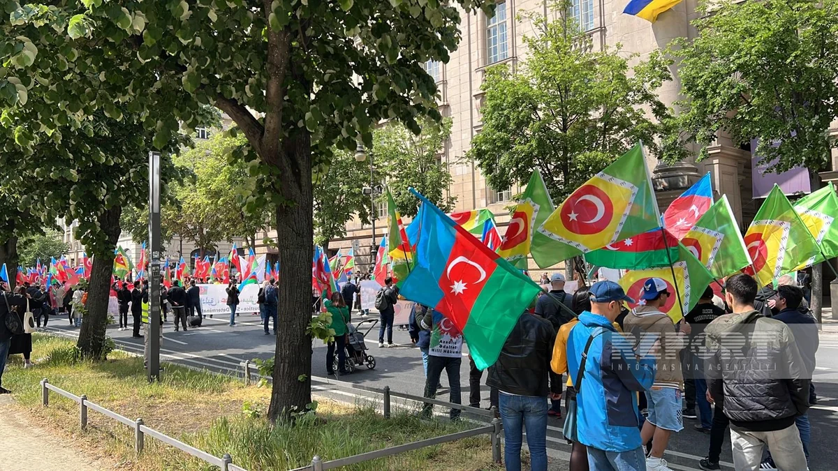 Berlində güney azərbaycanlılar etiraz aksiyası keçirib - YENİLƏNİB-2