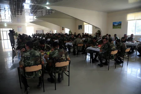 ​Cəbhəboyu zonada zabit ailələri üçün daha bir yaşayış kompleksi istifadəyə verilib