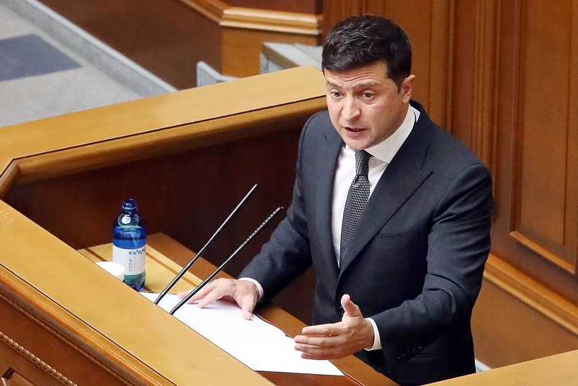 Зеленский предложил Путину встретиться в Донбассе