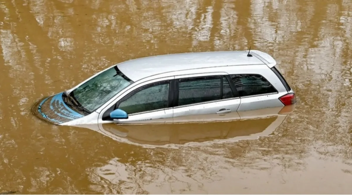 Salyanda avtomobil su kollektoruna düşüb, ölən var