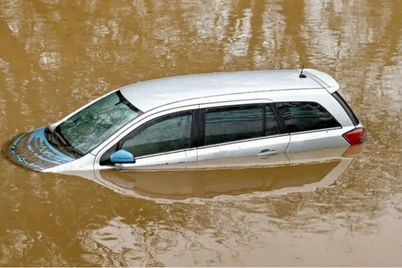 Salyanda avtomobil su kollektoruna düşüb, ölən var