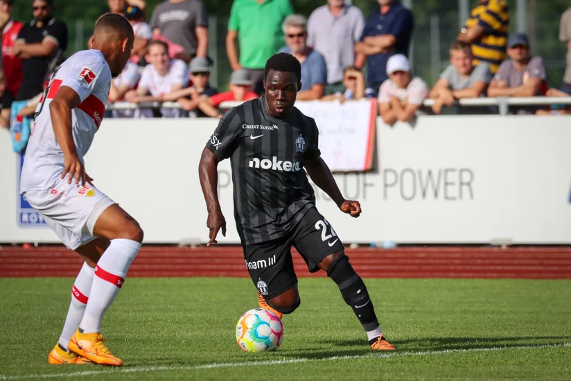 Qarabağın rəqibi hücumçusunu satır