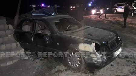 Kürdəmirdə baş verən qəzada avtomobil yararsız hala düşdü