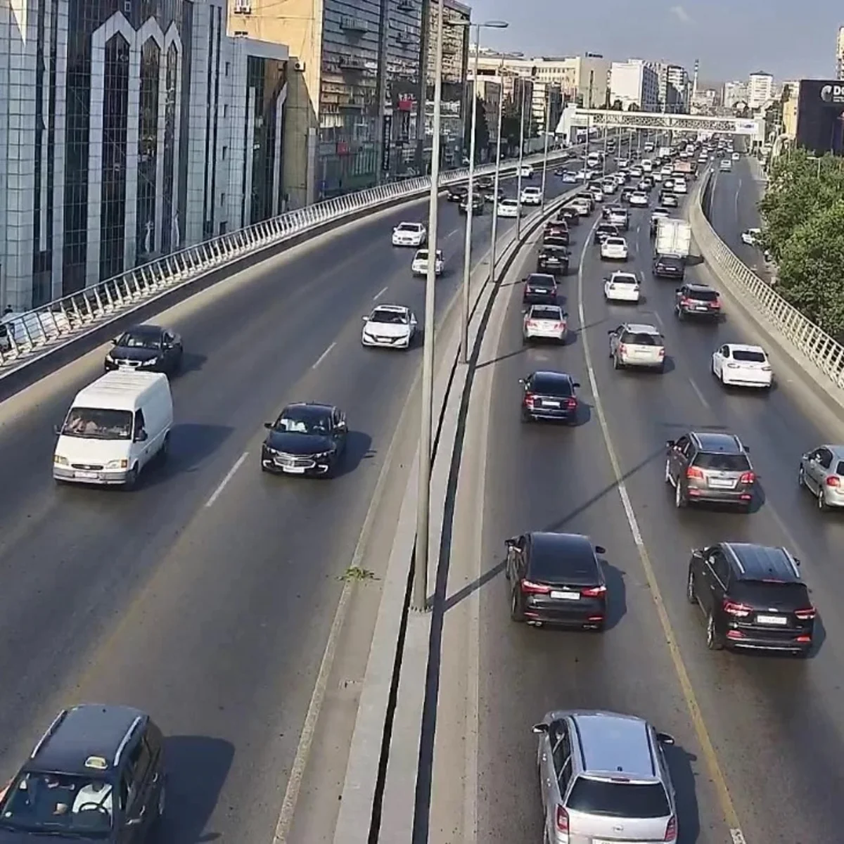 Bakının bir sıra yollarında sıxlıq var - SİYAHI
