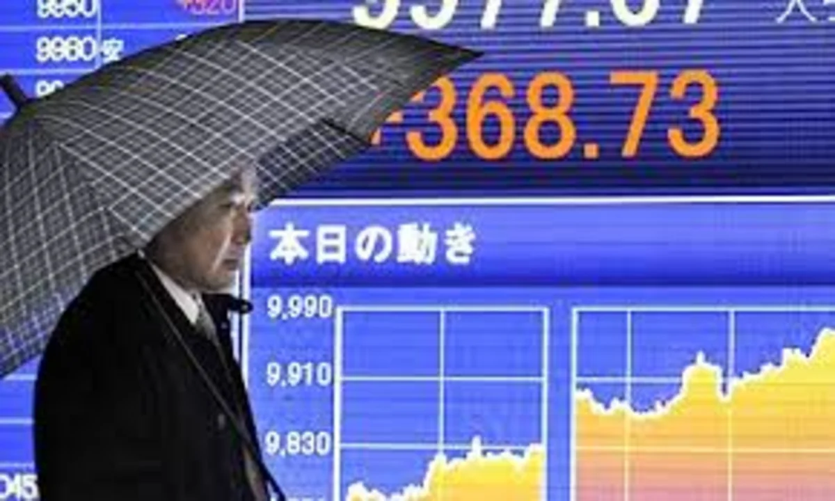 Japan’s economy benefits from falling oil prices, minister says