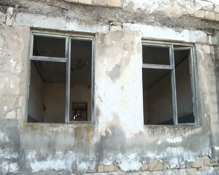 Ucarda kənd xəstəxanası qəzalı vəziyyətdədir, hər an uça bilər