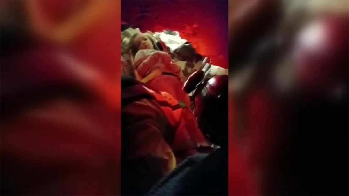 В Турции спасли из-под завалов годовалого ребенка спустя 53 часа после землетрясения