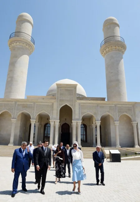 ​Zirə Cümə məscidi kompleksi istifadəyə verilib, Azərbaycanın birinci xanımı mərasimdə iştirak edib