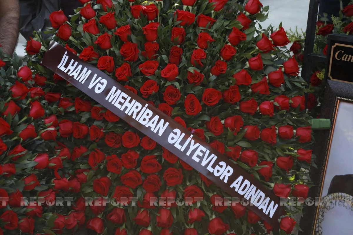 Prezident və birinci xanım Canəli Əkbərovun dəfn mərasiminə əklil göndərib