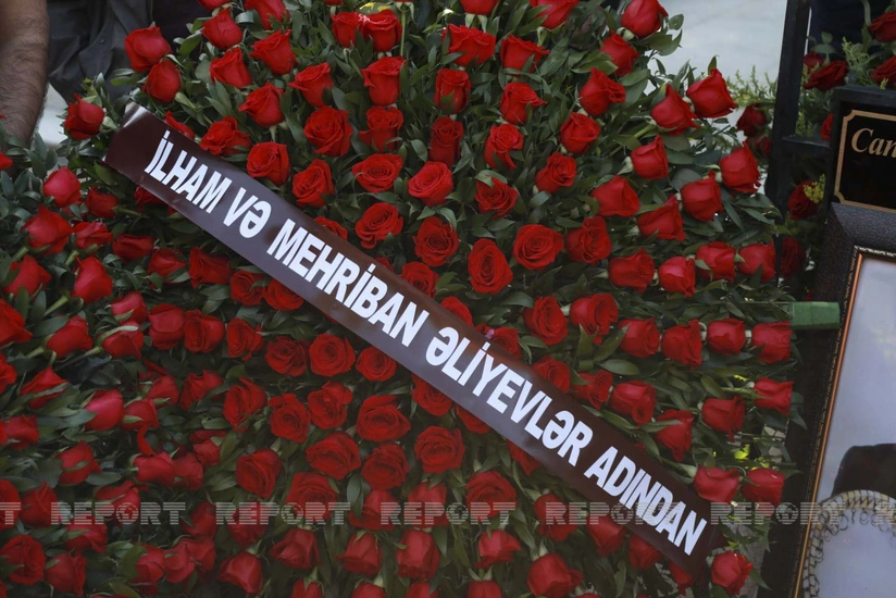 Prezident və birinci xanım Canəli Əkbərovun dəfn mərasiminə əklil göndərib