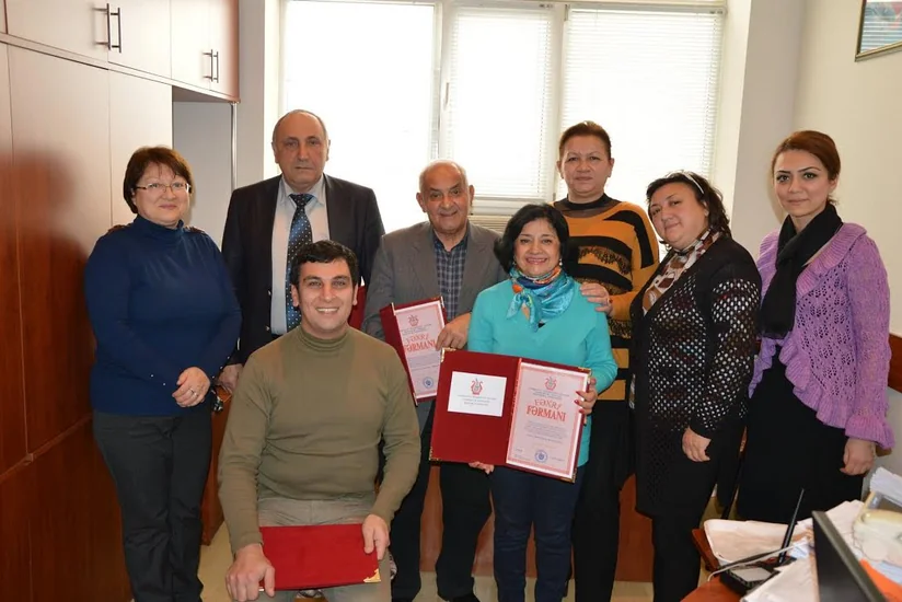 Gənc Tamaşaçılar Teatrının aktyorları mükafatlandırılıb