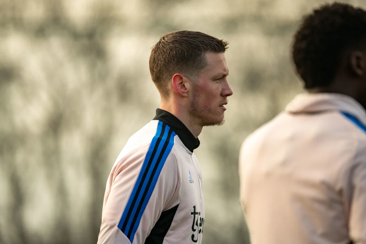 Ayaks İngiltərə klubunun futbolçusunu transfer edib