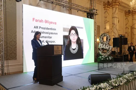 Prezidentin təltif etdiyi 21 qadına dövlət mükafatları təqdim edilib