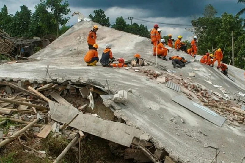 Число жертв землетрясения в Индонезии достигло 268