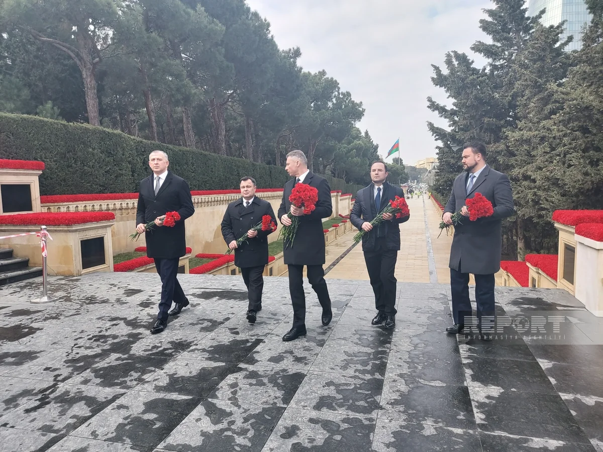 Ukrayna, Gürcüstan və Moldova səfirləri Şəhidlər xiyabanını ziyarət edib