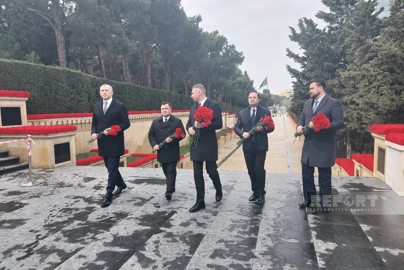 Ukrayna, Gürcüstan və Moldova səfirləri Şəhidlər xiyabanını ziyarət edib