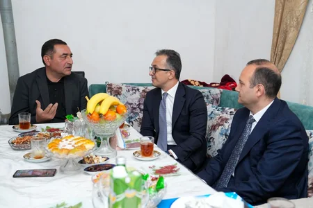 Ramin Məmmədov İlahiyyat İnstitutunun tələbəsinin ailəsini ziyarət edib