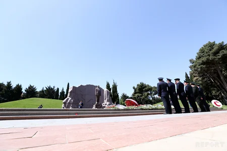 Azərbaycan xalqı ümummilli lider Heydər Əliyevi ehtiramla anır - FOTOREPORTAJ