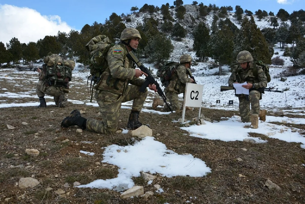 Azerbaijani army paratroopers attend training in Turkey