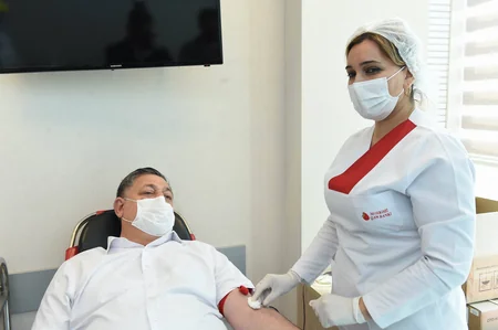 Azərbaycanın iki naziri qan verdi