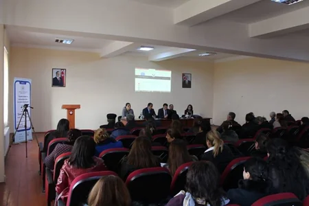 “Səsli dərslik” mobil tətbiqi şagirdlərin istifadəsinə verilib