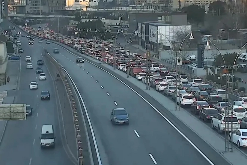 Bakının bir sıra yollarında tıxac yaranıb