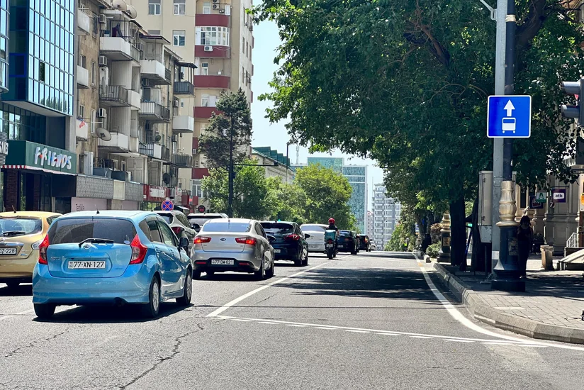 Bakının Cəfər Cabbarlı küçəsində hərəkət zolaqlarının təşkil edilməsi yekunlaşıb