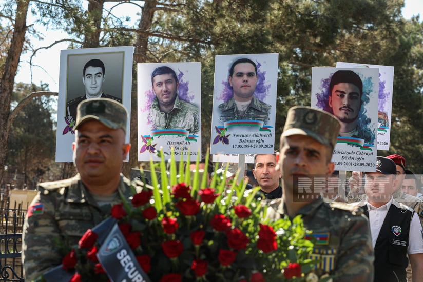 Anım Günü -  II Şəhidlər xiyabanına insan axını davam edir