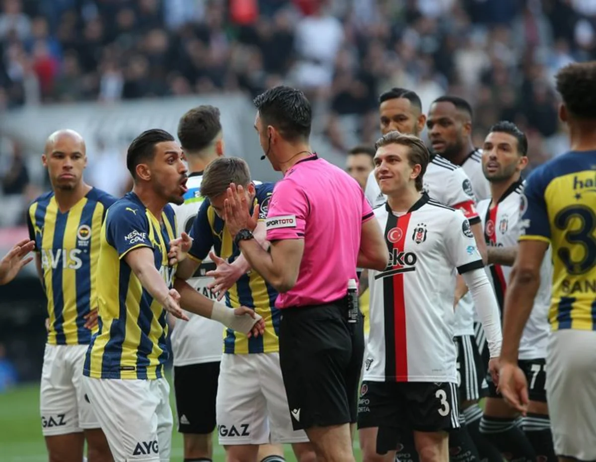 Türkiyə Super Liqası: Mövsümün son derbisində qalib müəyyənləşməyib