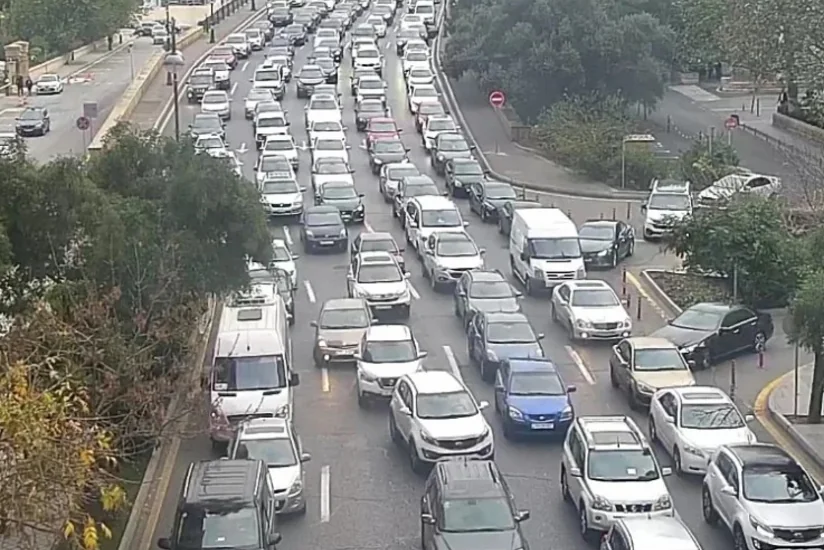 Bakının bir çox yollarında nəqliyyatın sıxlığı müşahidə edilir - SİYAHI