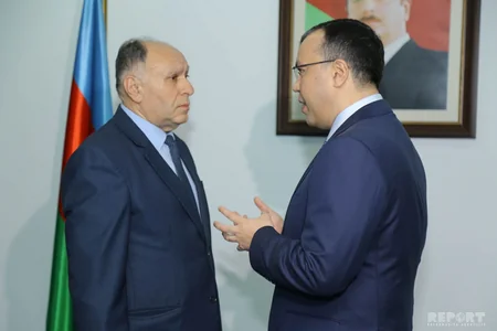 Nazir elektron qaydada pensiya təyin olunmuş ilk vətəndaşla görüşüb