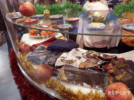 Moldovan president visits Azerbaijani stand at Christmas Charity Fair
