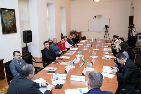 Jurnalistlərə xarici siyasət prioritetləri mövzusunda təlim keçirilib