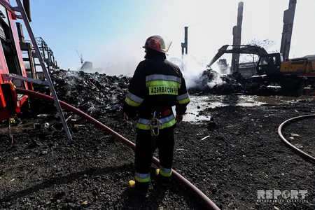 Bakıda dəmir tullantılarının qəbulu məntəqəsində baş vermiş yanğın söndürülüb