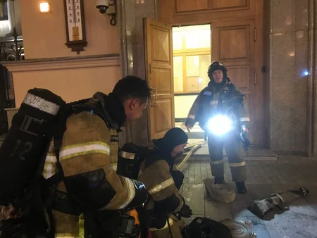 В Москве загорелось здание Центробанка - ВИДЕО