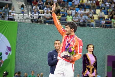 Azərbaycanlı güləşçi Bakı 2015də bürünc medal qazanıb