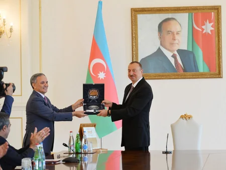 ​Prezident İlham Əliyevə Mətbuat Şurasının xüsusi mükafatı təqdim olunub - ƏLAVƏ OLUNUB