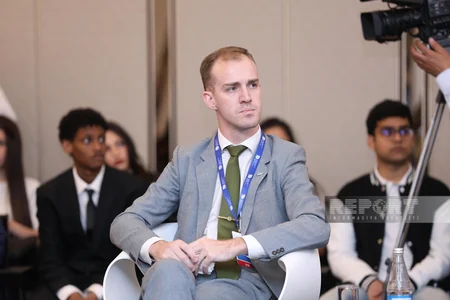 Bakı Forumunda sosial medianın cəmiyyətə müsbət və mənfi təsirləri müzakirə olunub - YENİLƏNİB