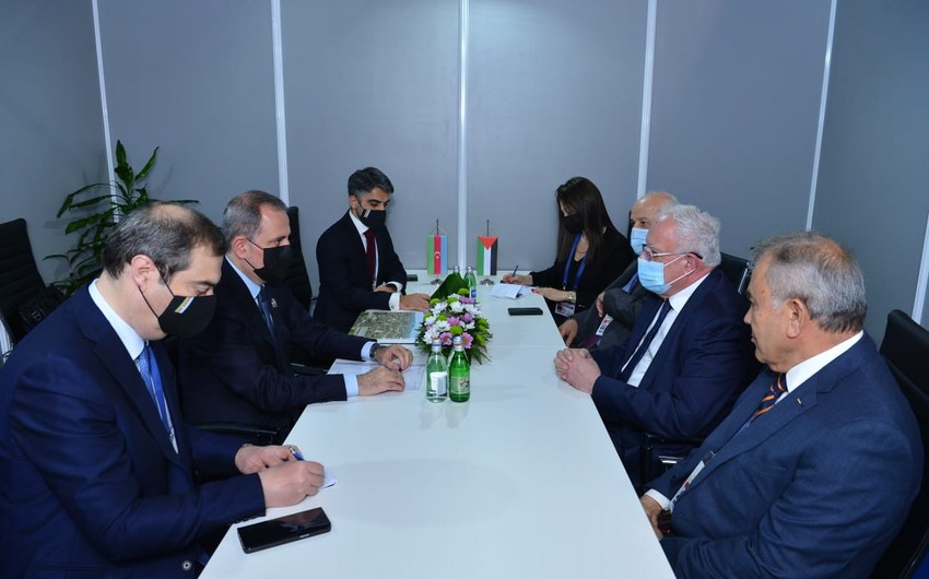 Ceyhun Bayramov Fələstinin xarici işlər naziri ilə görüşüb